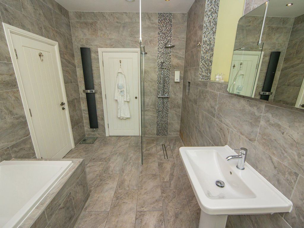 Rogerthorpe Manor Hotel
