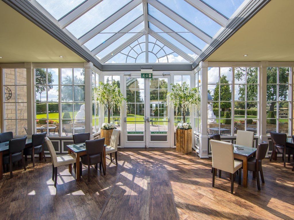 Rogerthorpe Manor Hotel