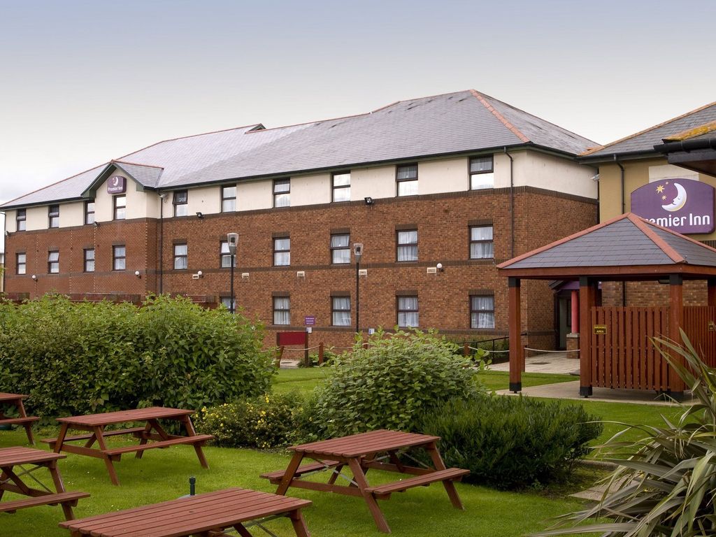 Jct3) Premier Inn Livingston (M8