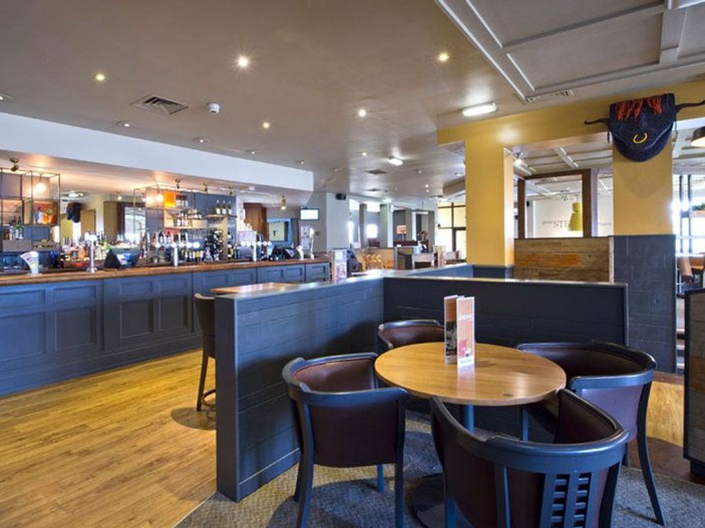 Jct3) Premier Inn Livingston (M8
