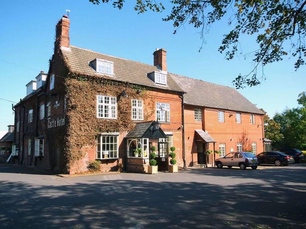 Castle Leicester by Chef & Brewer Collection