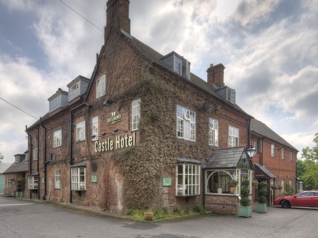 Castle Leicester by Chef & Brewer Collection