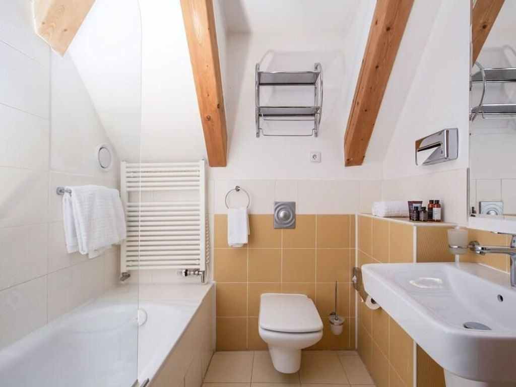 Charles Bridge Rooms & Suites