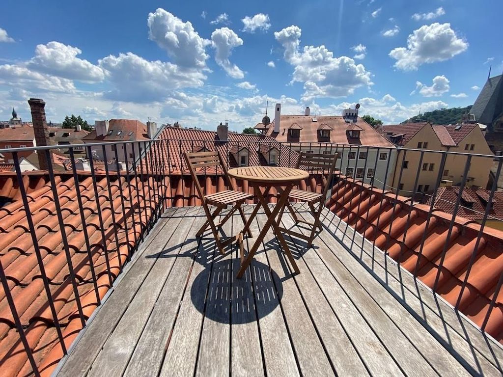Charles Bridge Rooms & Suites
