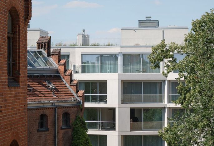 Carlotta Apartments