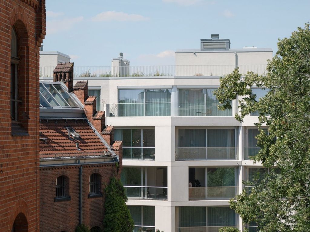 Carlotta Apartments