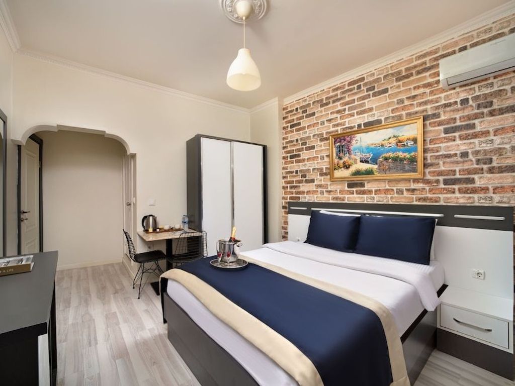 Istanbul Hotel & Suites