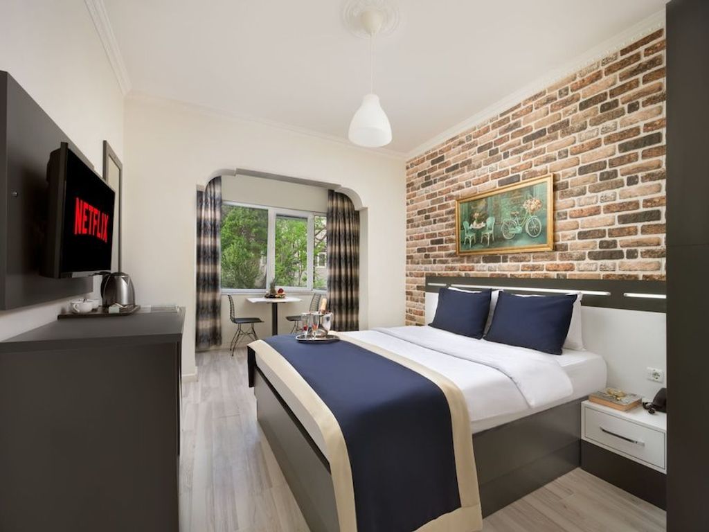 Istanbul Hotel & Suites