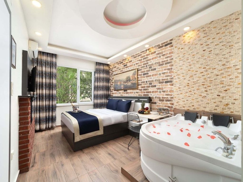Istanbul Hotel & Suites