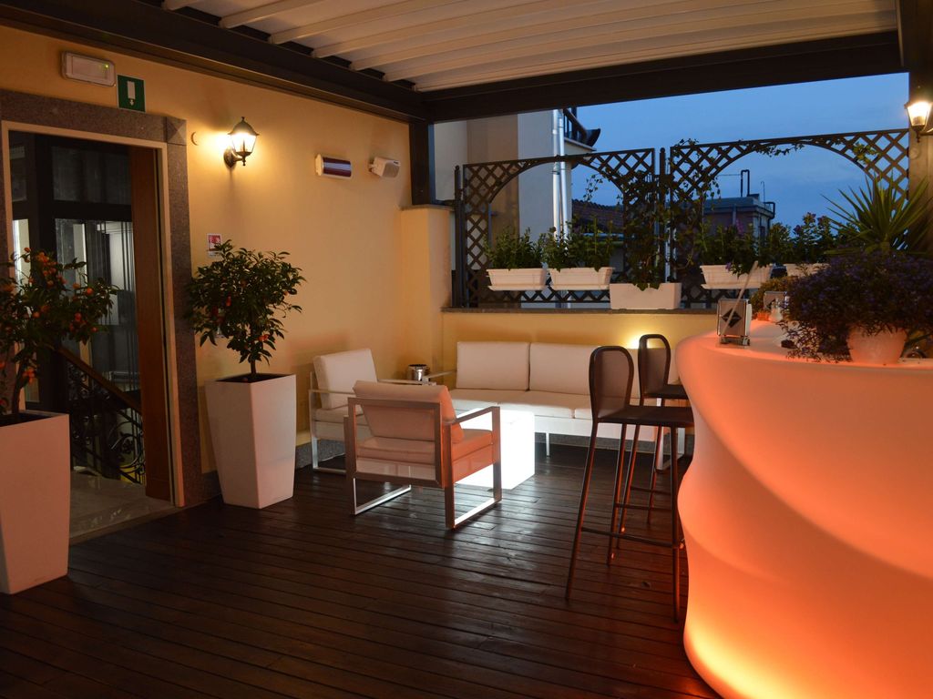HOTEL MONTECARLO