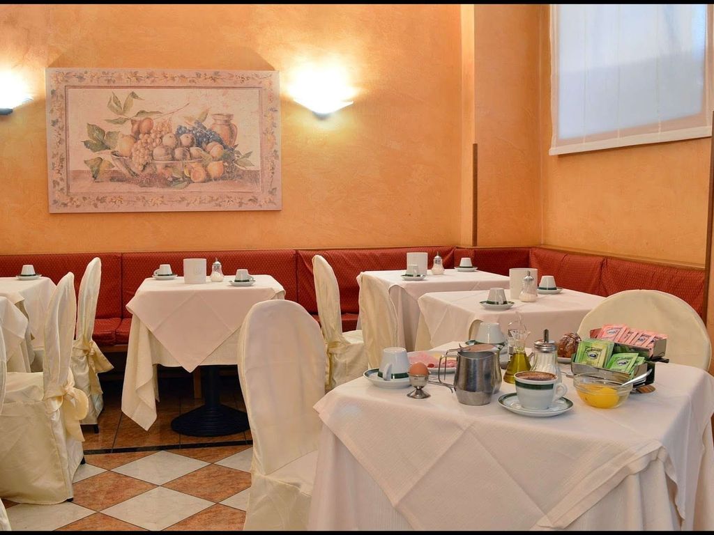 HOTEL MONTECARLO