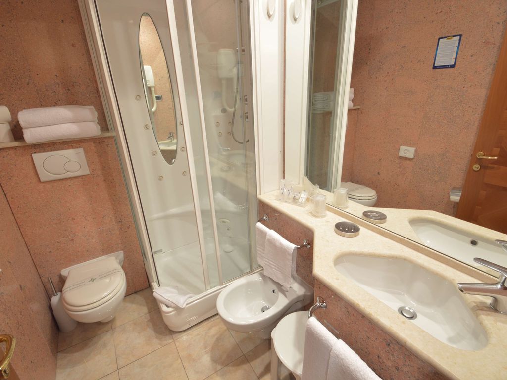 HOTEL MONTECARLO