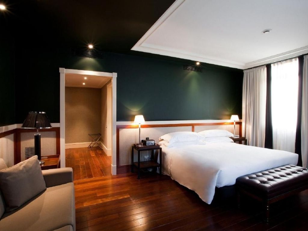 HOTEL 1898