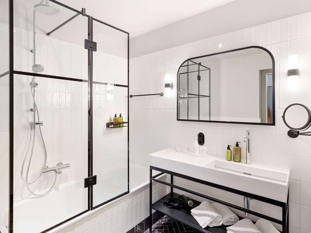 Hotel Astoria Vienna Curio Collection by Hilton