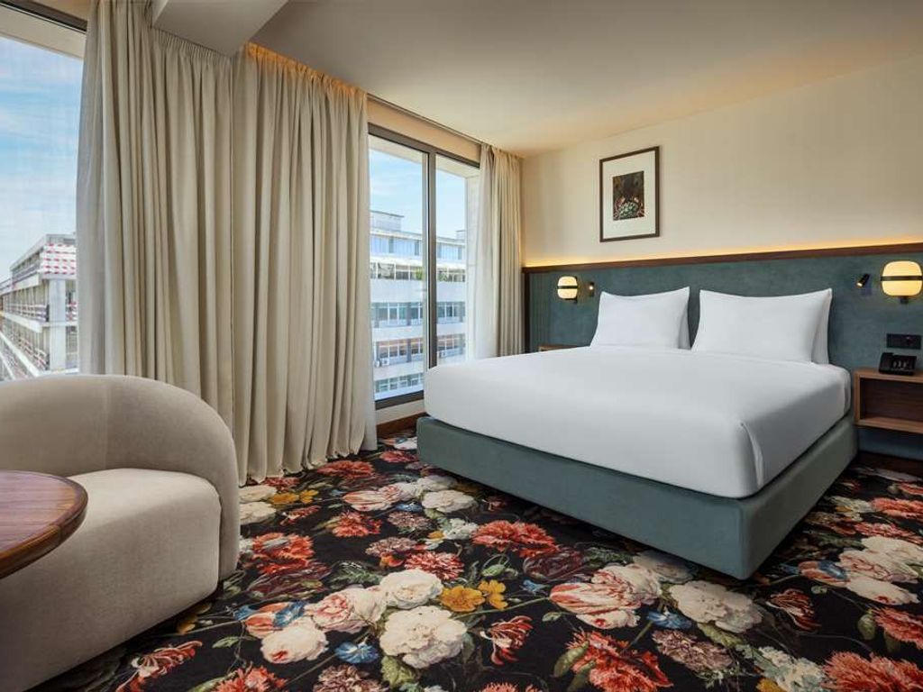 Duo Hotel Lisbon Curio Collection by Hilton