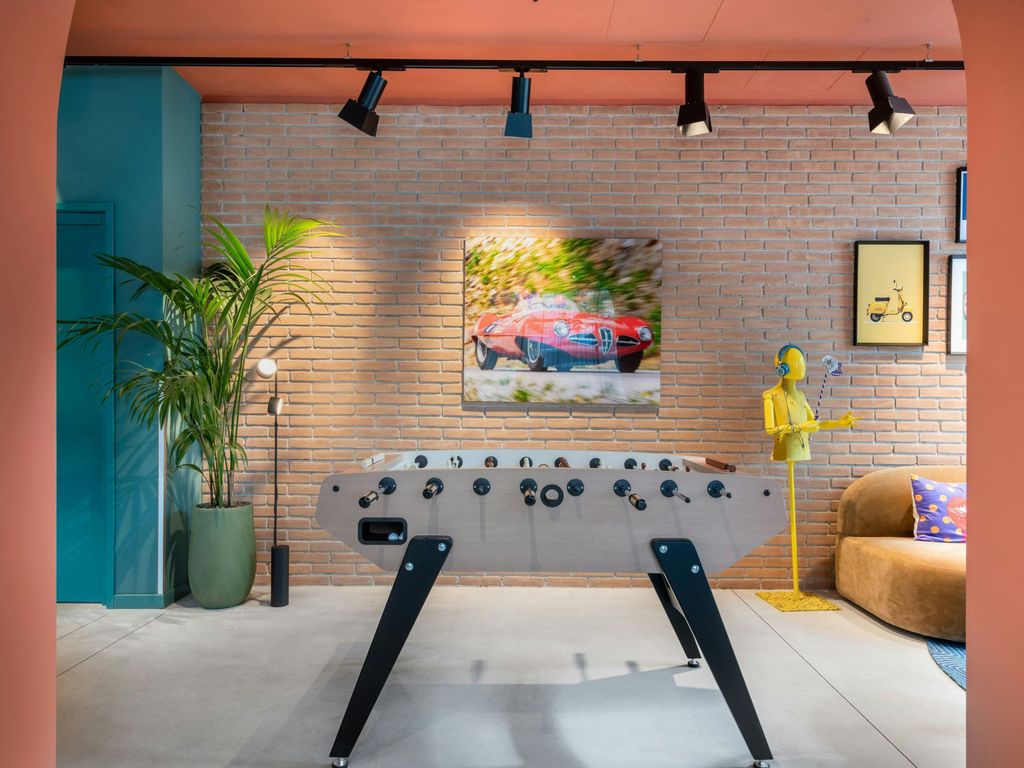 Moxy Verona