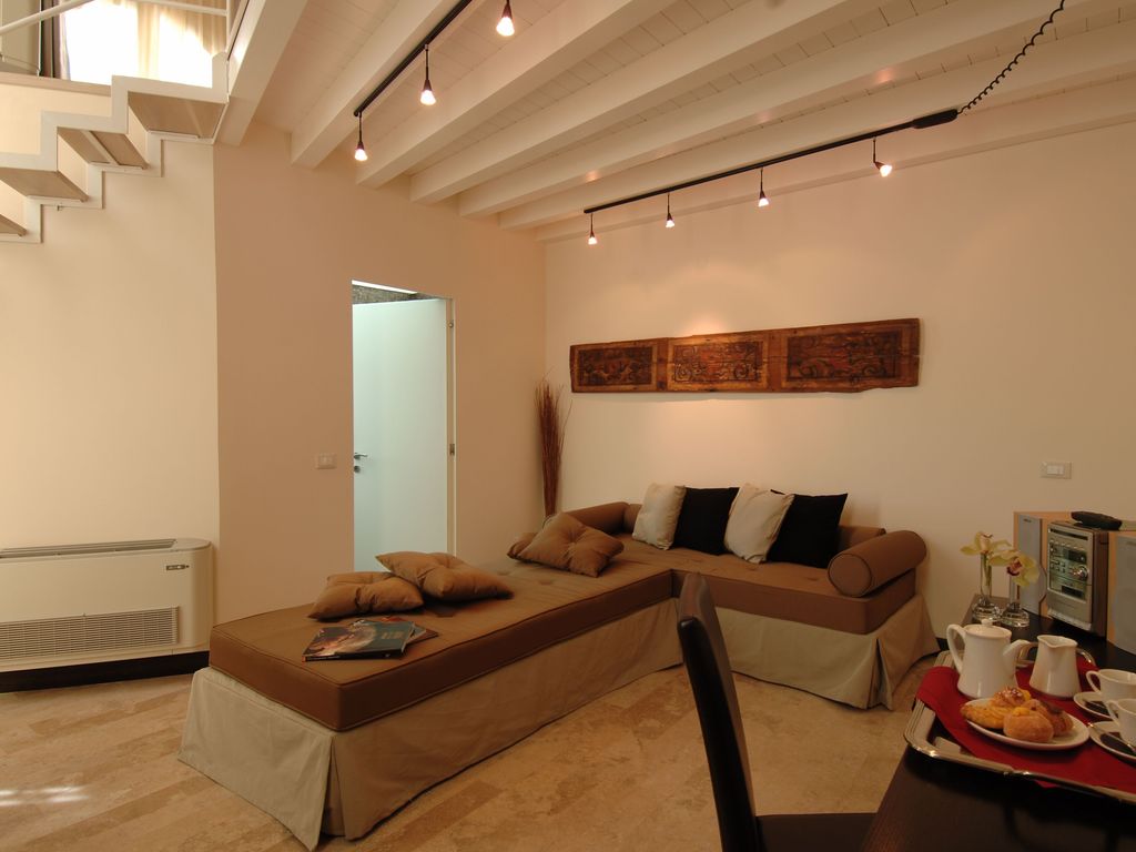 Ucciardhome Hotel