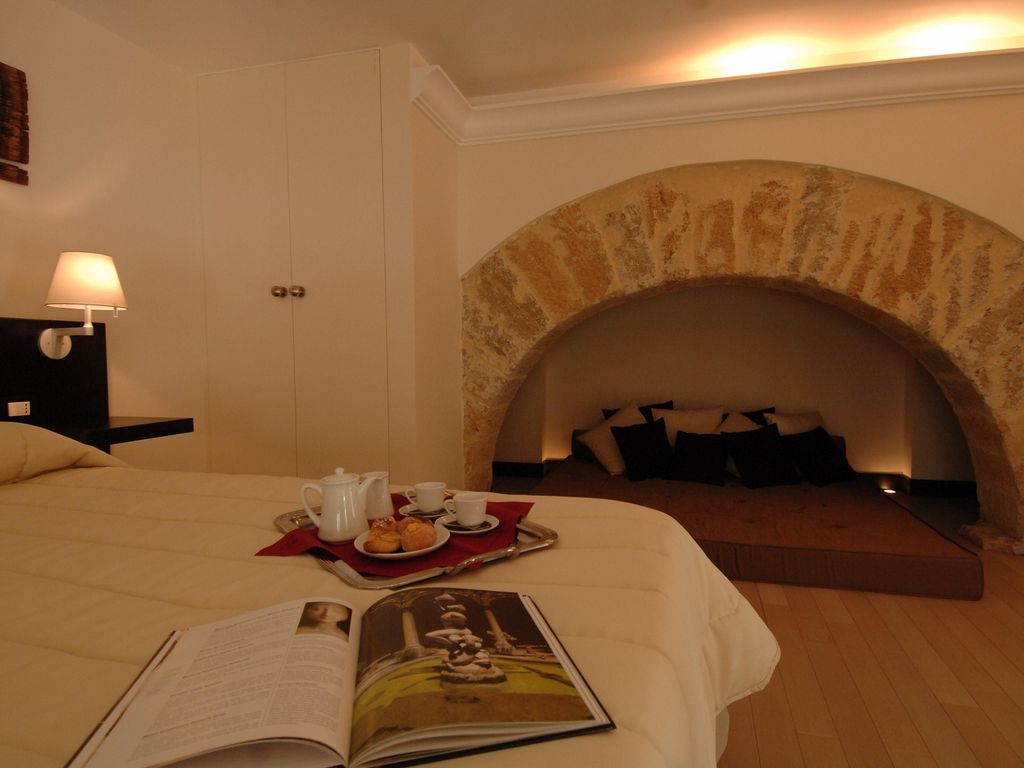 Ucciardhome Hotel