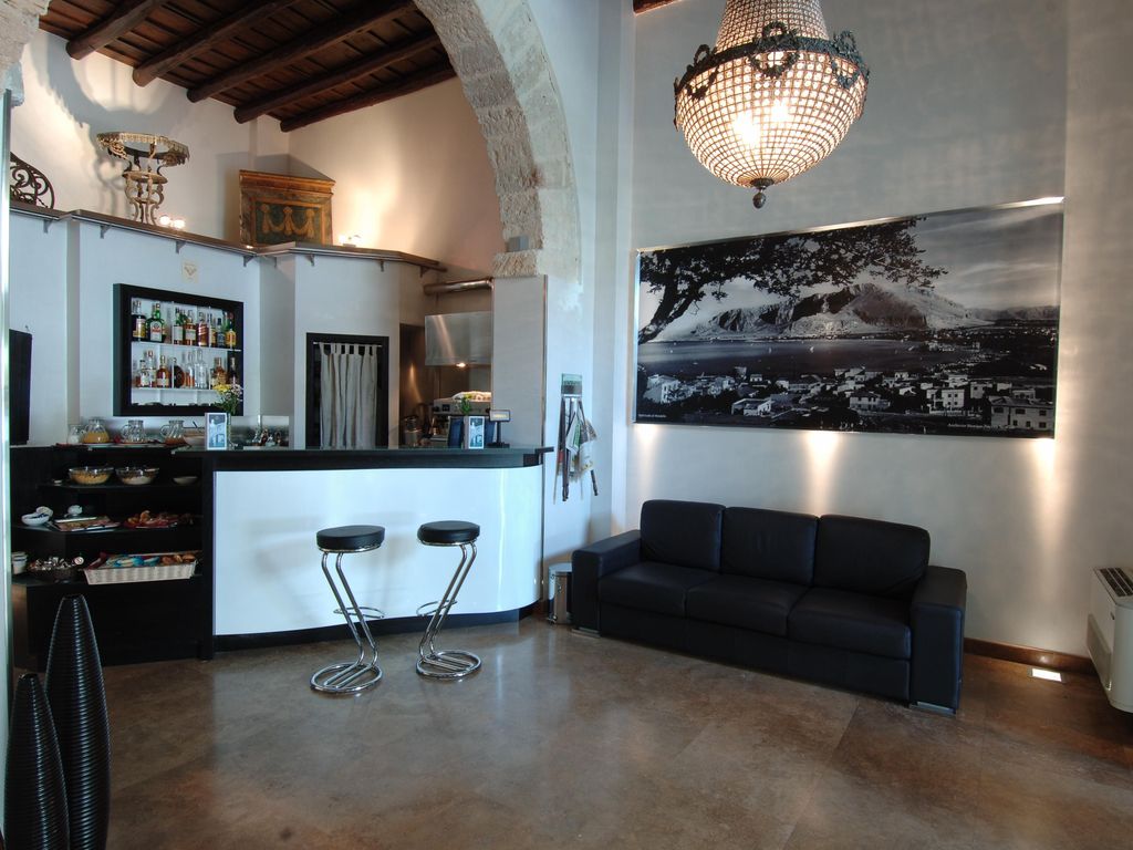Ucciardhome Hotel