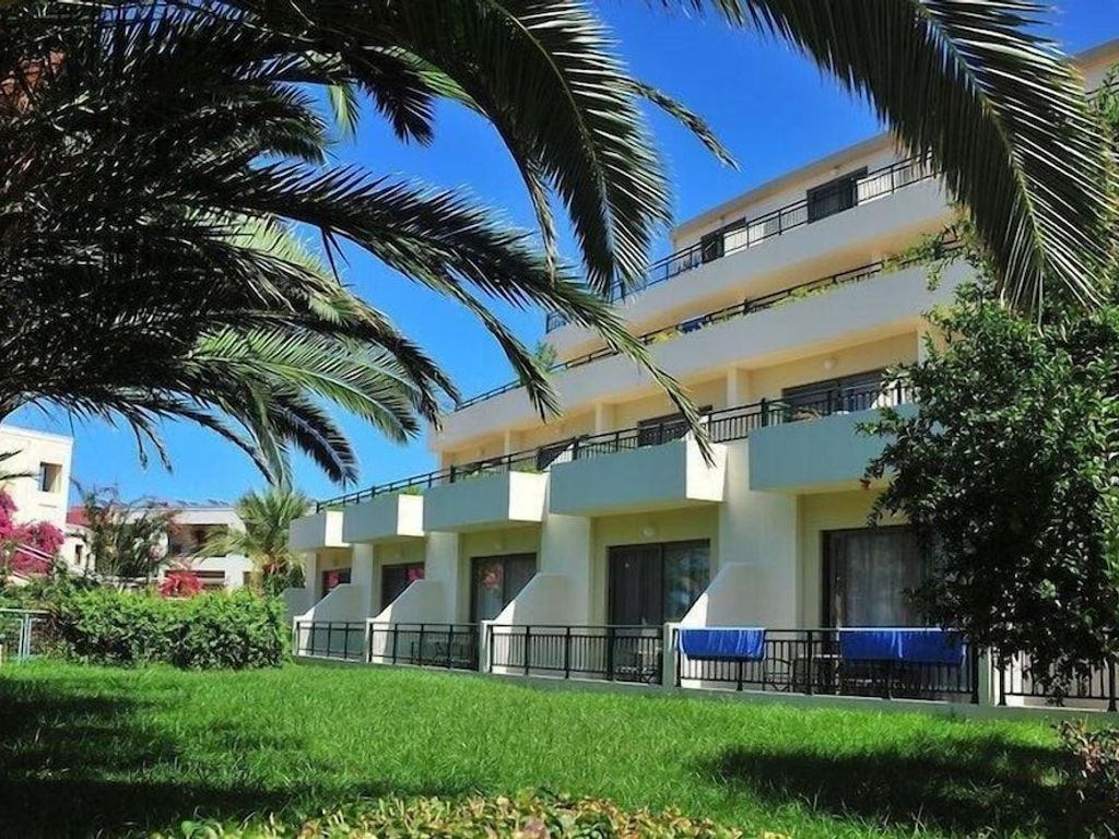 Hydramis Palace Beach Resort