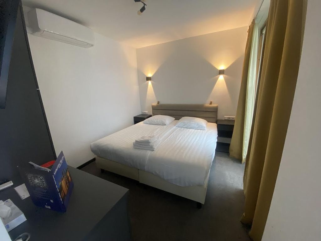 Hotel La Noire - Delft City Centre