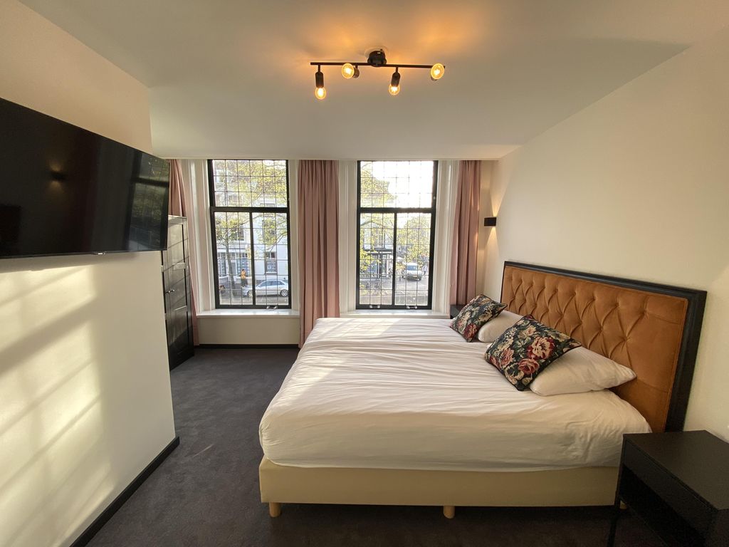 Hotel La Noire - Delft City Centre