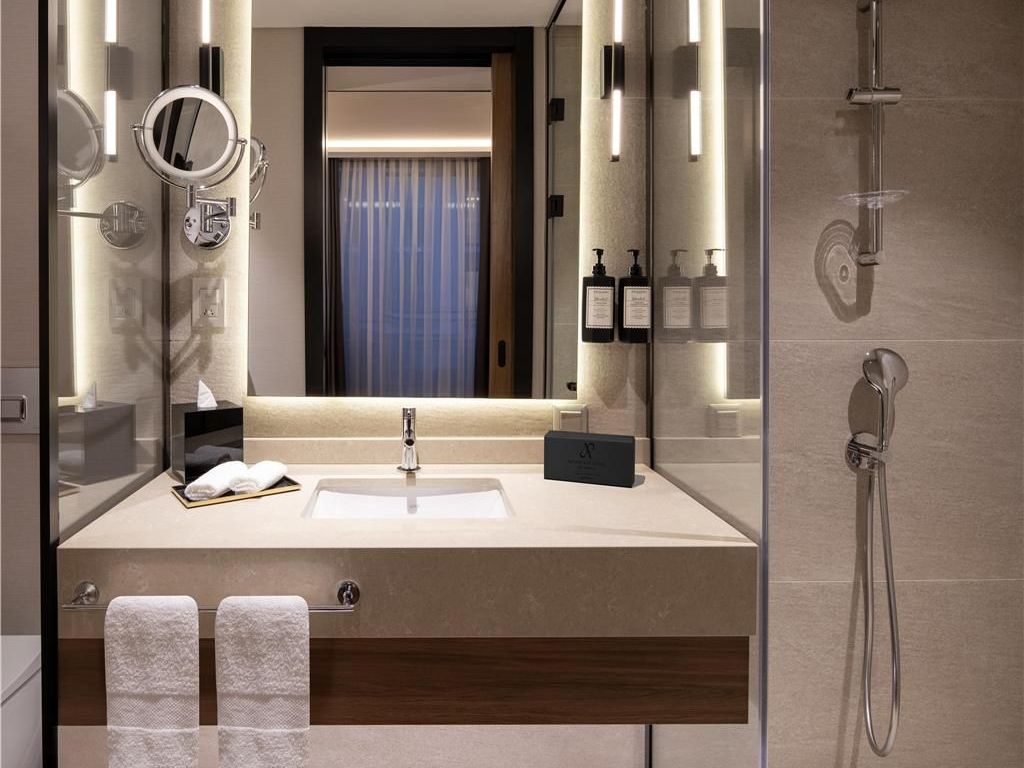 Altunizade Suites Istanbul Curio Collection by Hilton