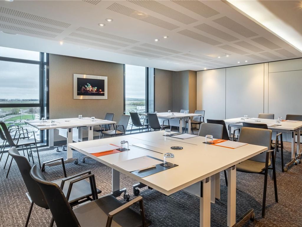 Radisson Blu CDG Airport Terminal Hotel Paris