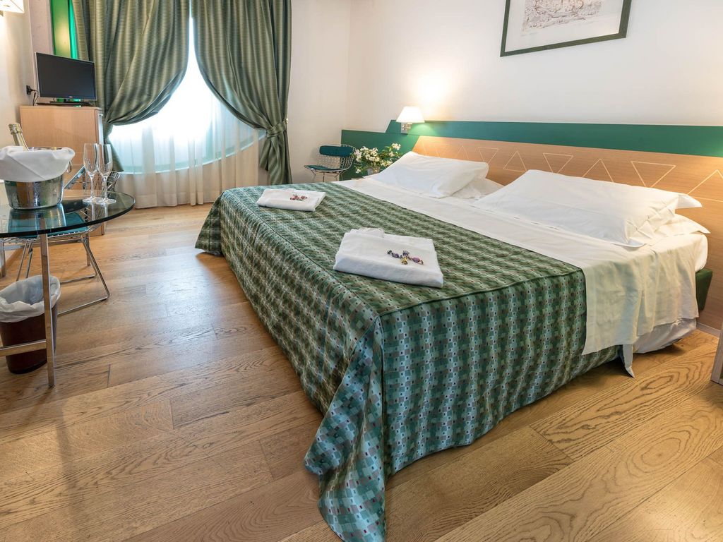 West Point Airport Hotel