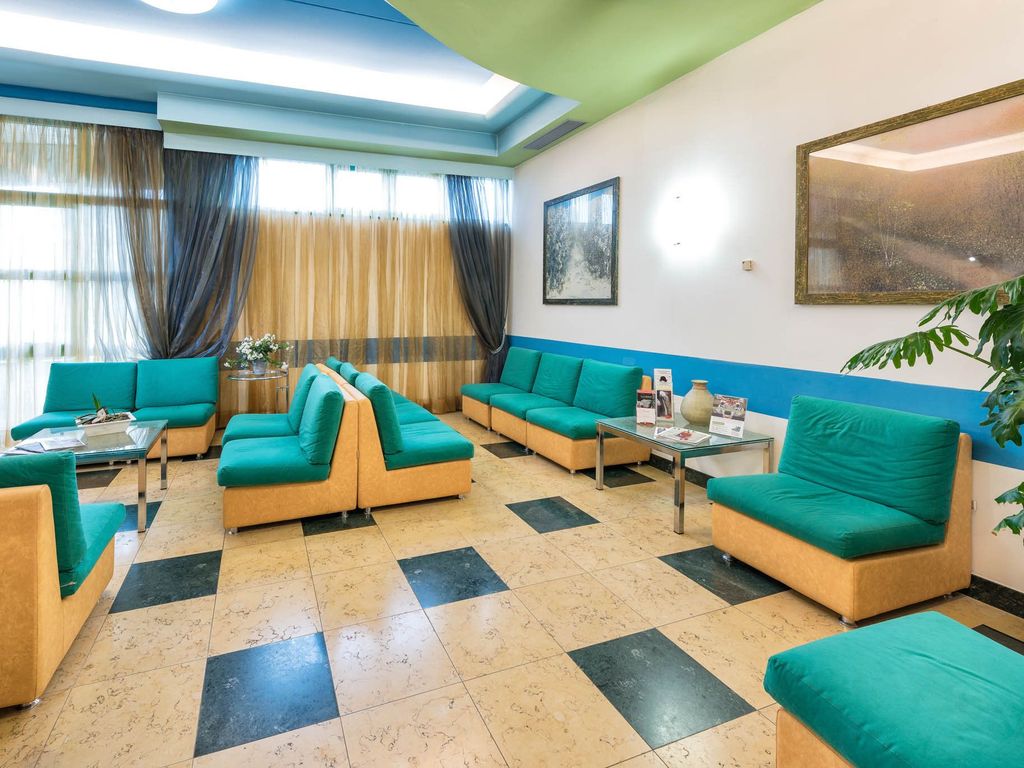 West Point Airport Hotel