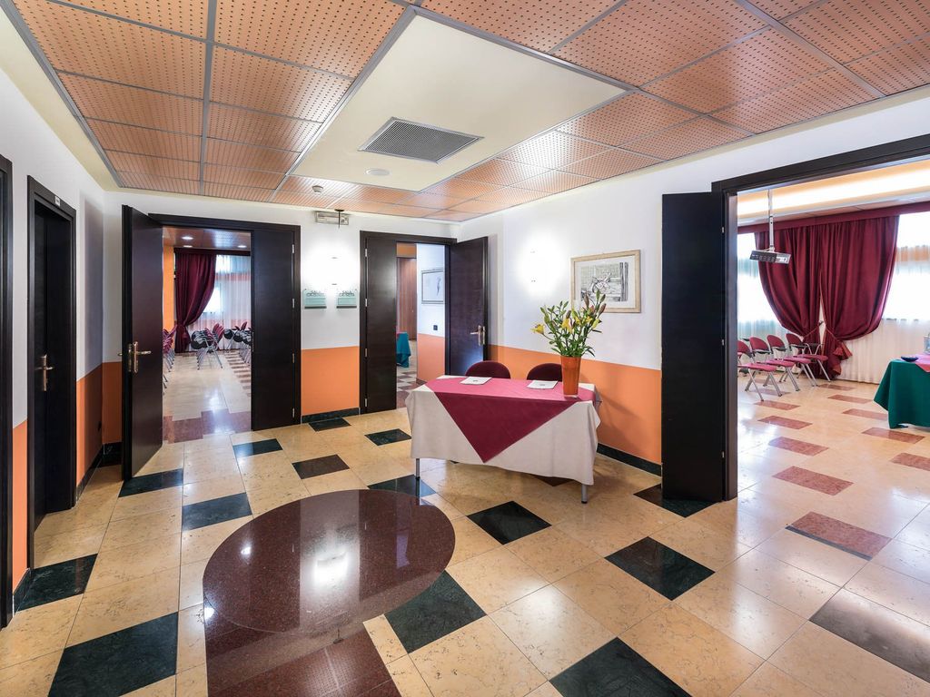 West Point Airport Hotel