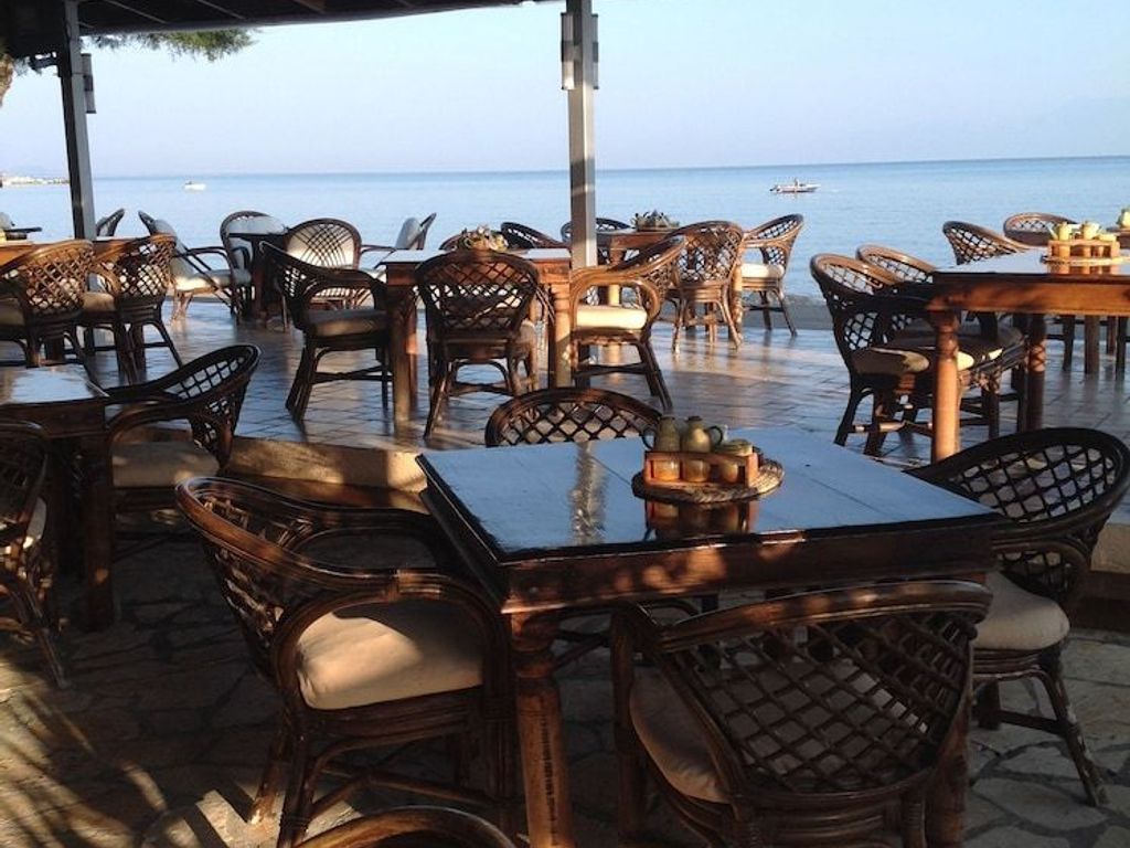 Ninos on the Beach