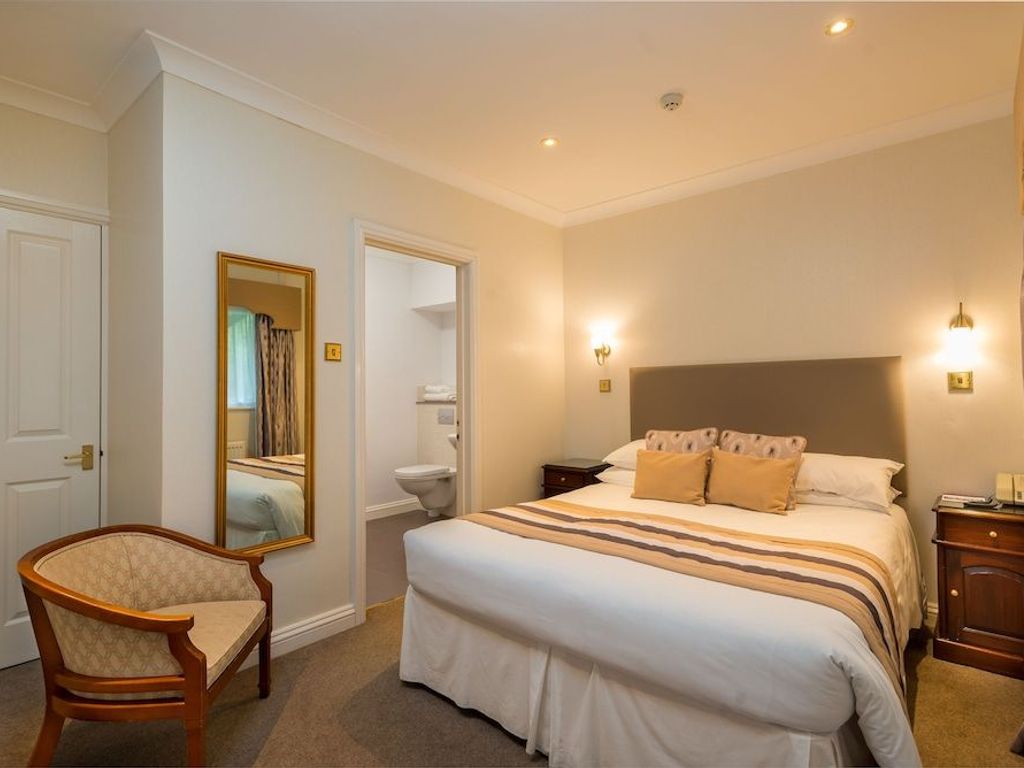 The Glen Yr Afon House Hotel