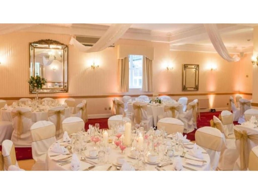 The Glen Yr Afon House Hotel