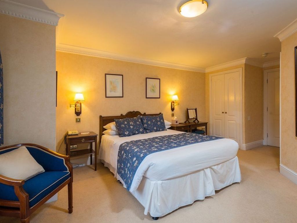 The Glen Yr Afon House Hotel