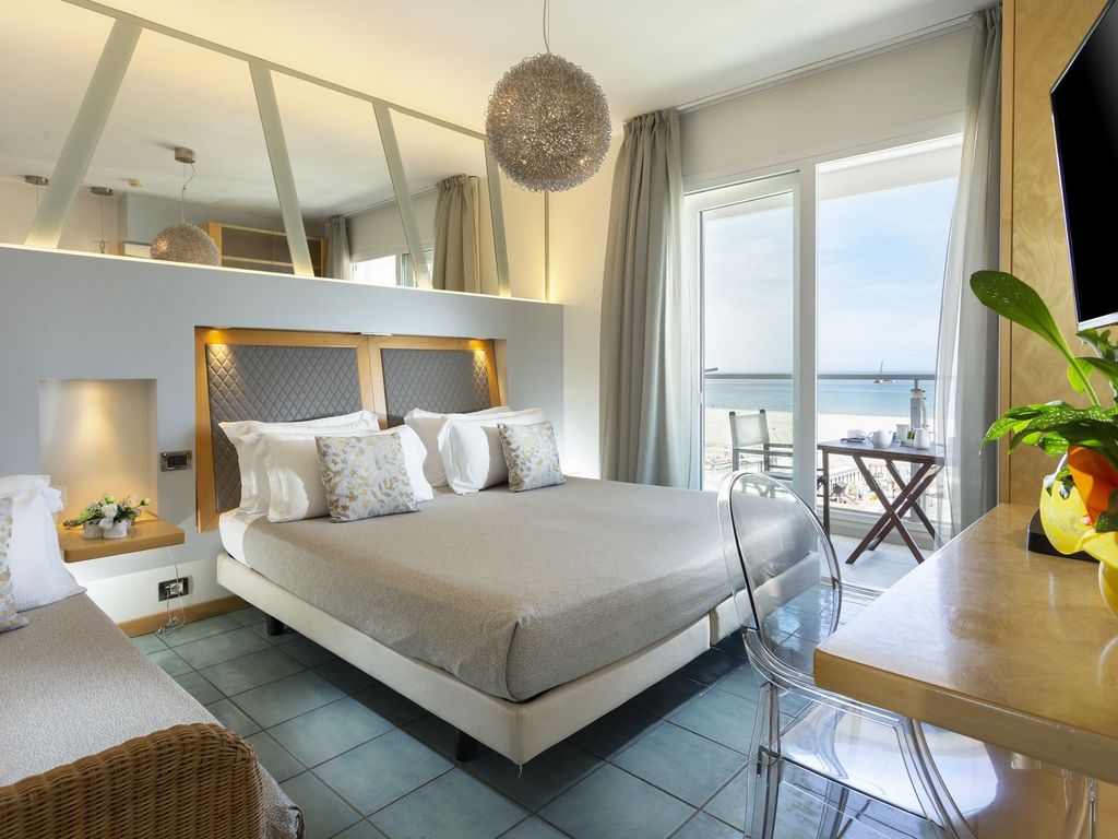 Club House Hotel
