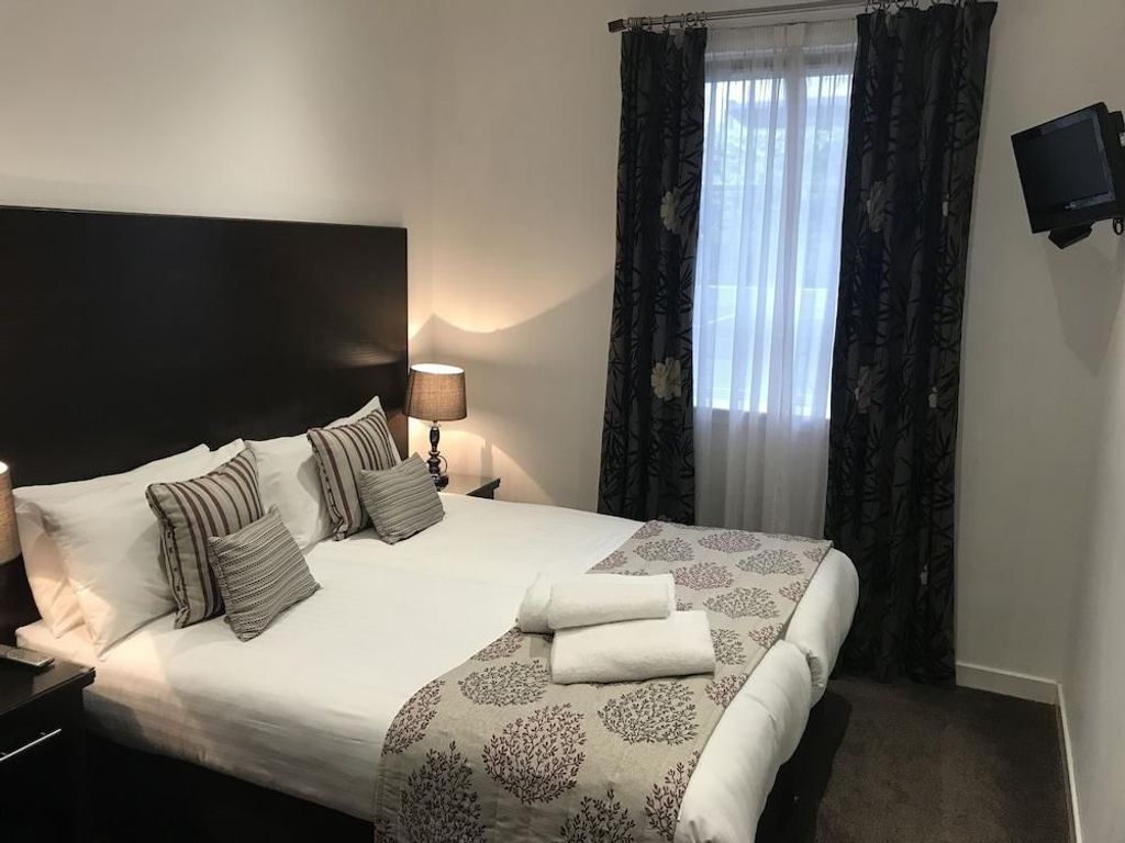 Fountain Court Apartments - Grove