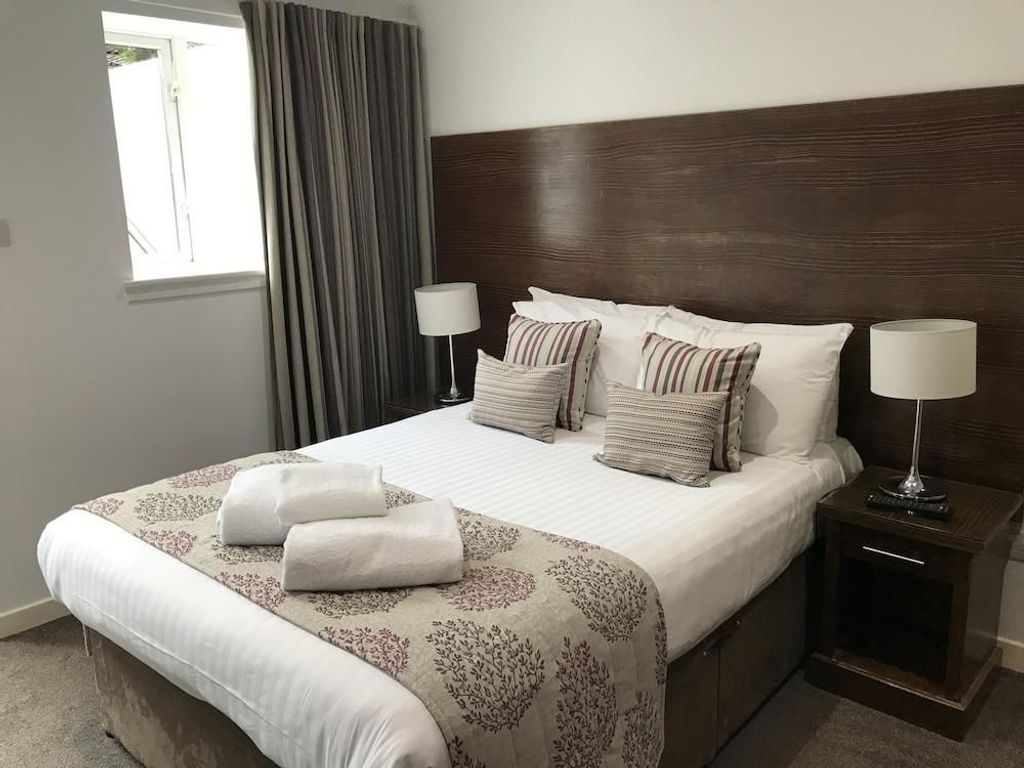 Fountain Court Apartments - Grove
