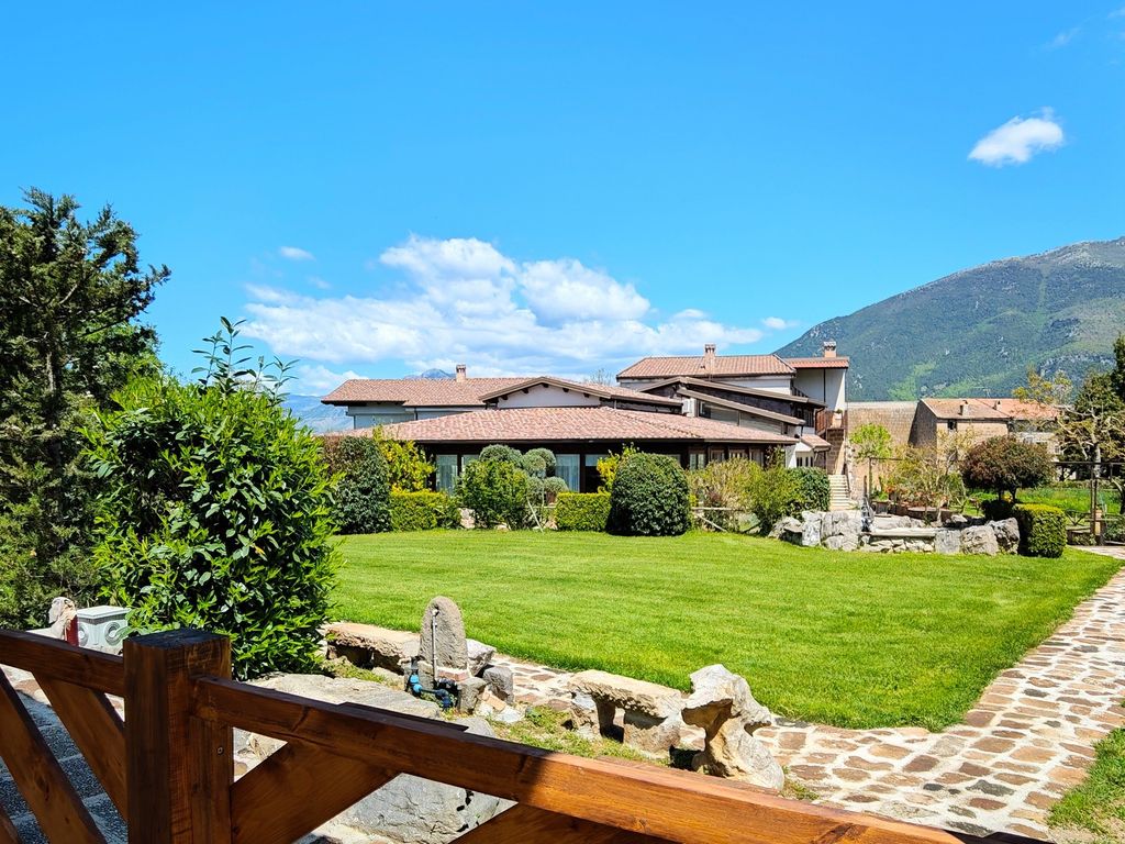 BORGO PATIERNO AGRISTOR COUNTRY HOUSE