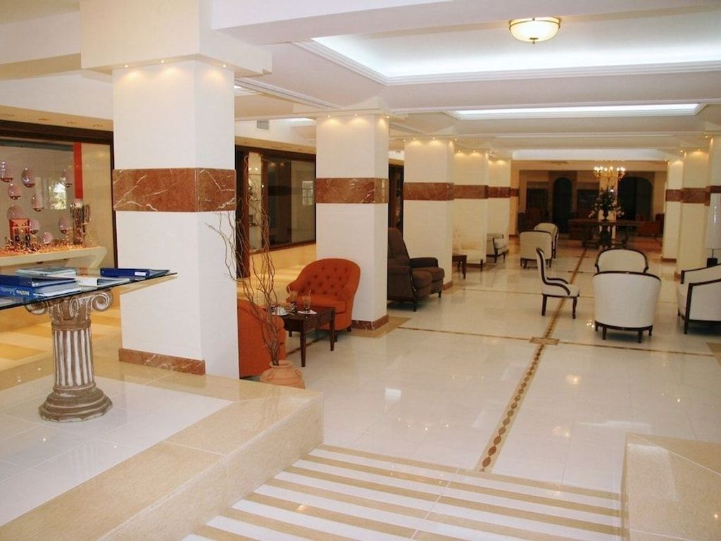 Crithoni's Paradise Hotel