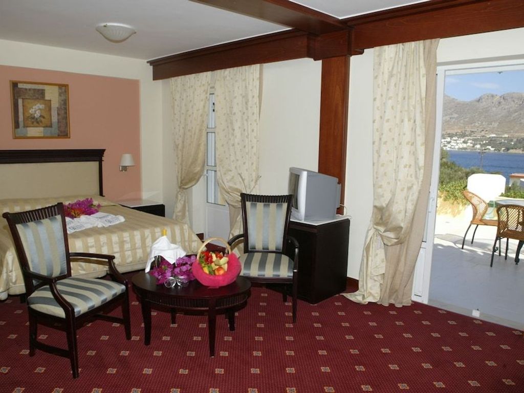 Crithoni's Paradise Hotel