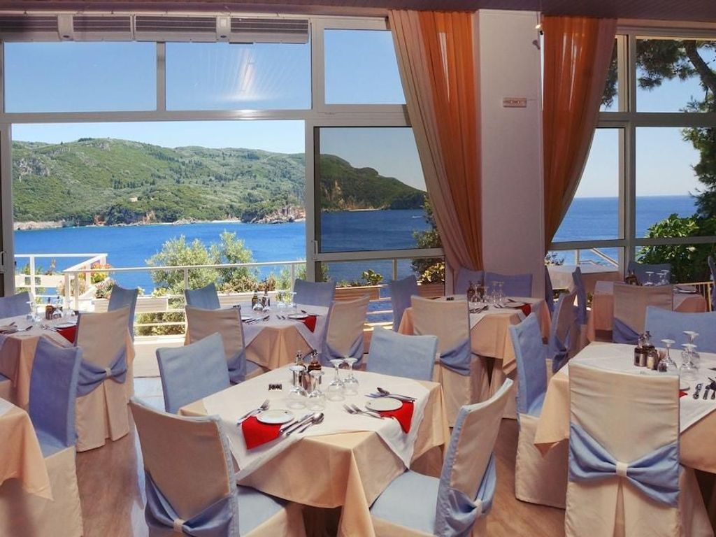 Akrotiri Beach Hotel