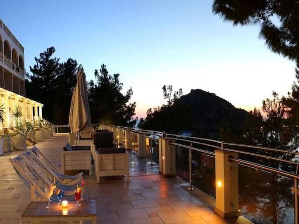 Akrotiri Beach Hotel