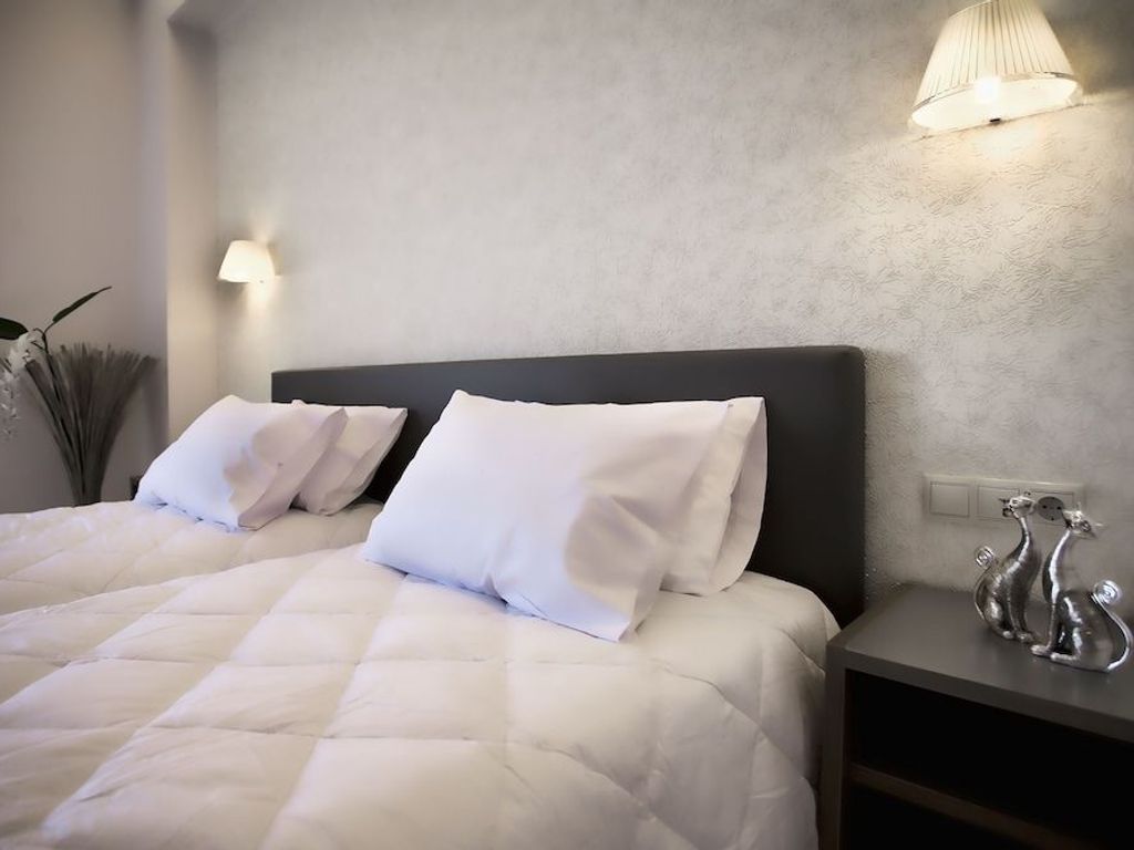 Astron Hotel
