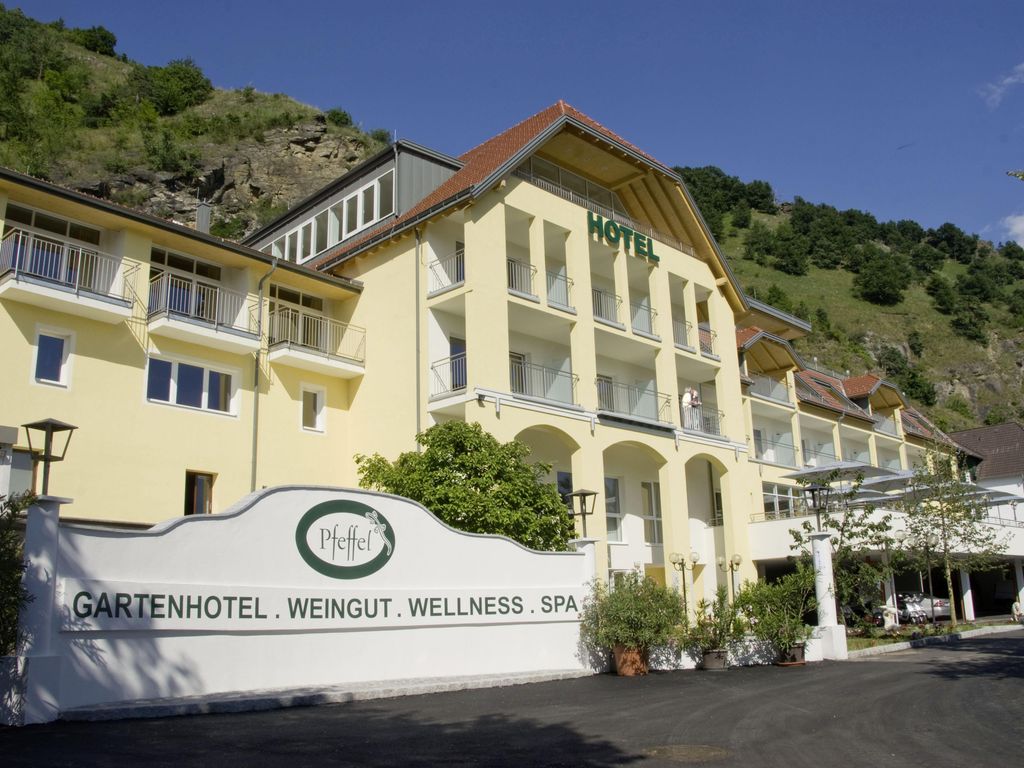 Gartenhotel & Weingut Pfeffel