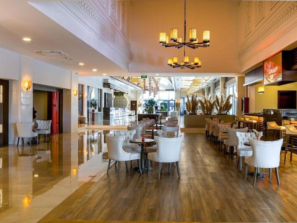 Side Aluna Hotel