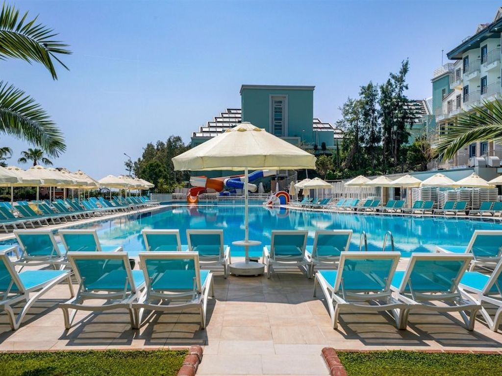 Side Aluna Hotel