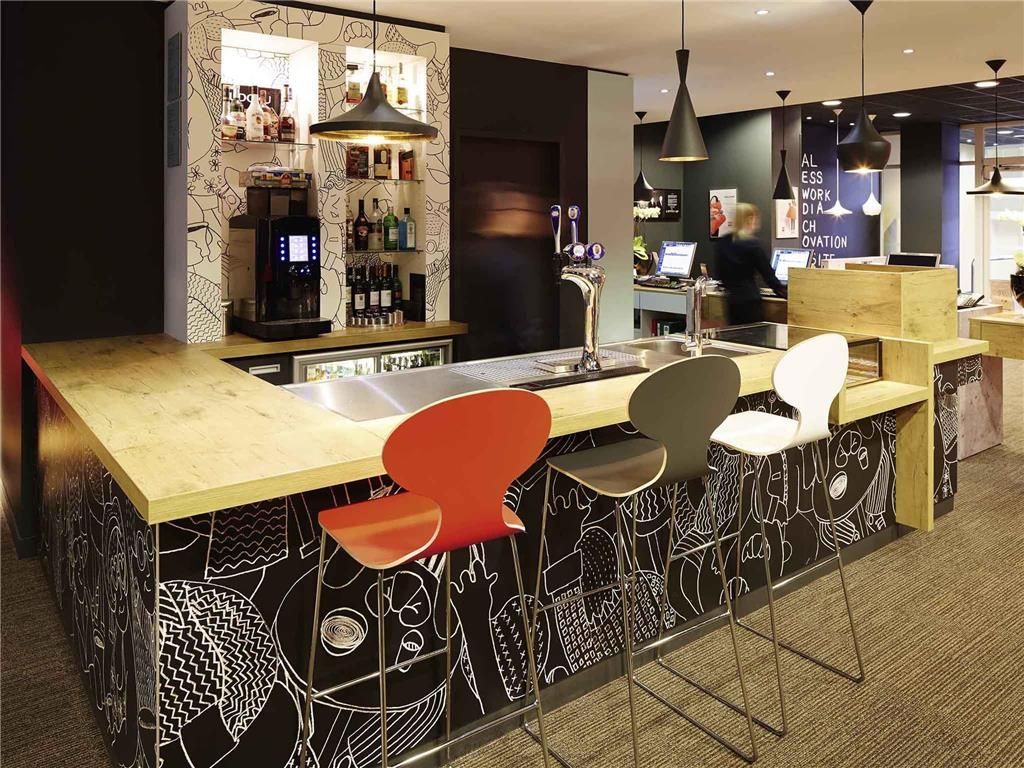 ibis Reading Centre