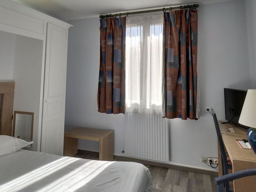 Evreux  Hôtel de l'Orme Akena