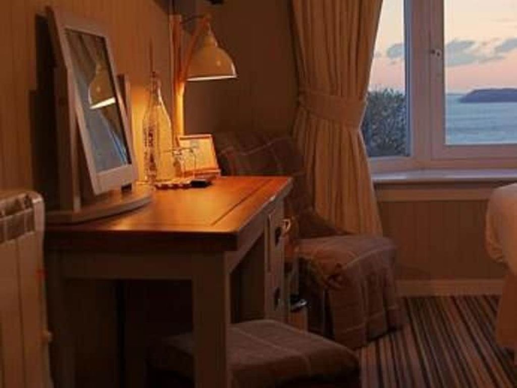 Summer Isles Hotel